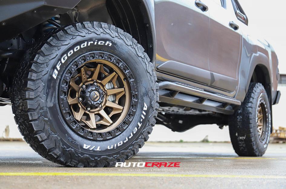 TOYOTA HILUX N80 RUGGED X COVERT BRONZE BLACK LIP